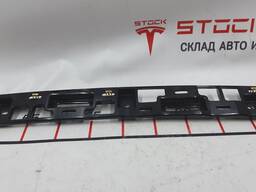 2Кронштейн крепления накладки верхней дверного проёма сокола левый Tesla model X 1108819-0