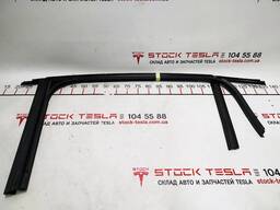 2Уплотнитель стекла и форточки двери задней правой Tesla model X 1032278-00-E