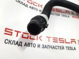 Патрубок системы охлаждения основной батареи RWD Tesla model 3 1077596-00-D