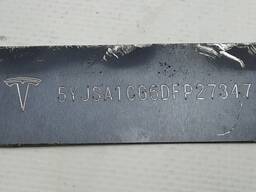 Табличка с VIN кодом под лобовым стеклом Tesla model S 60 1006865-00-C