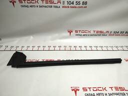 Уплотнитель стекла внутренний двери передней правой Tesla model 3 1090496-00-E